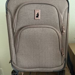 London Fog Luggage Suitcase 
