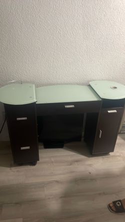 Nail salon desk