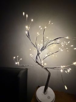 Twinkling tree light