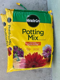 2 Miracle-Gro Potting Mix Soil 25 qt. (new, unopened)