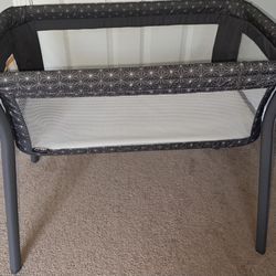 Chicco Bassinet , Never Used! 