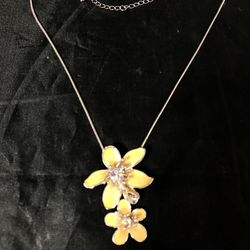 Flower pendant silver necklace