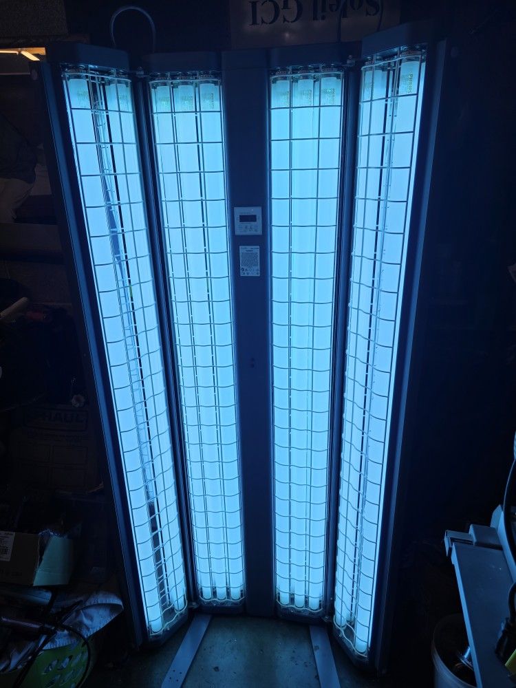 Daavlin UV Phototherapy Light Booth Tanning BED