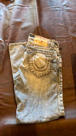True religion size 32 slashed knee style