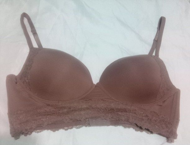 Daisy Fuentes 38C Beige