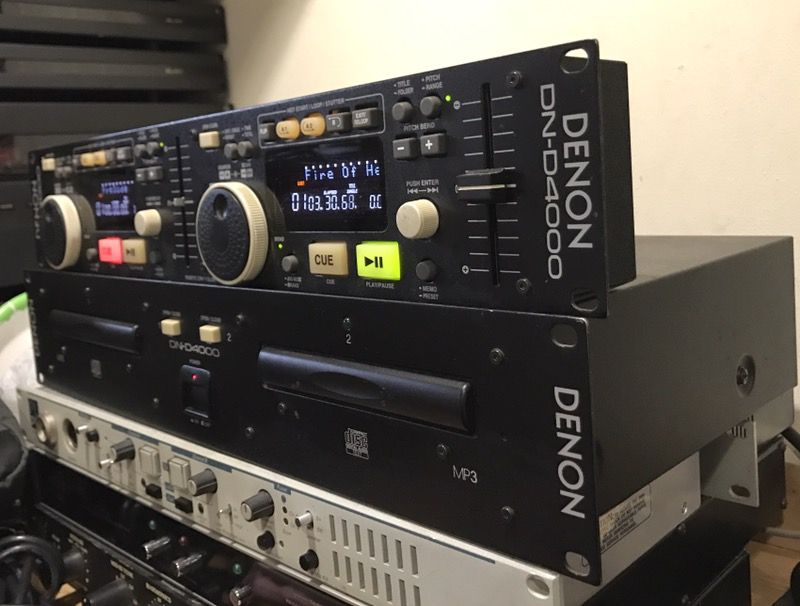 ** Denon DN-4000 Dual DJ CD / MP3 mixer