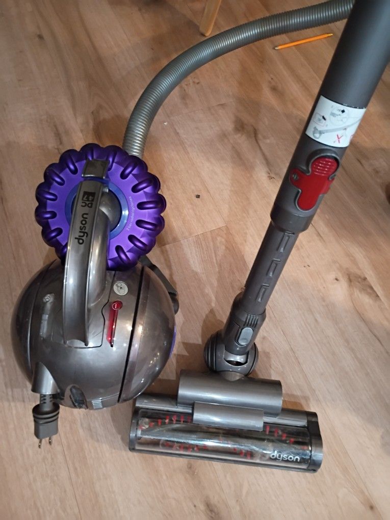 Dyson DC47