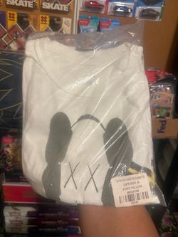 Kaws fragment tee midum aged yellow new