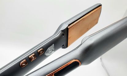 EAP HEAT Flat Iron - Like New