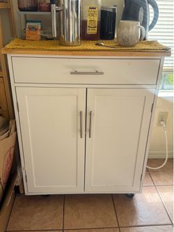 Moving sale! (Furniture pieces)