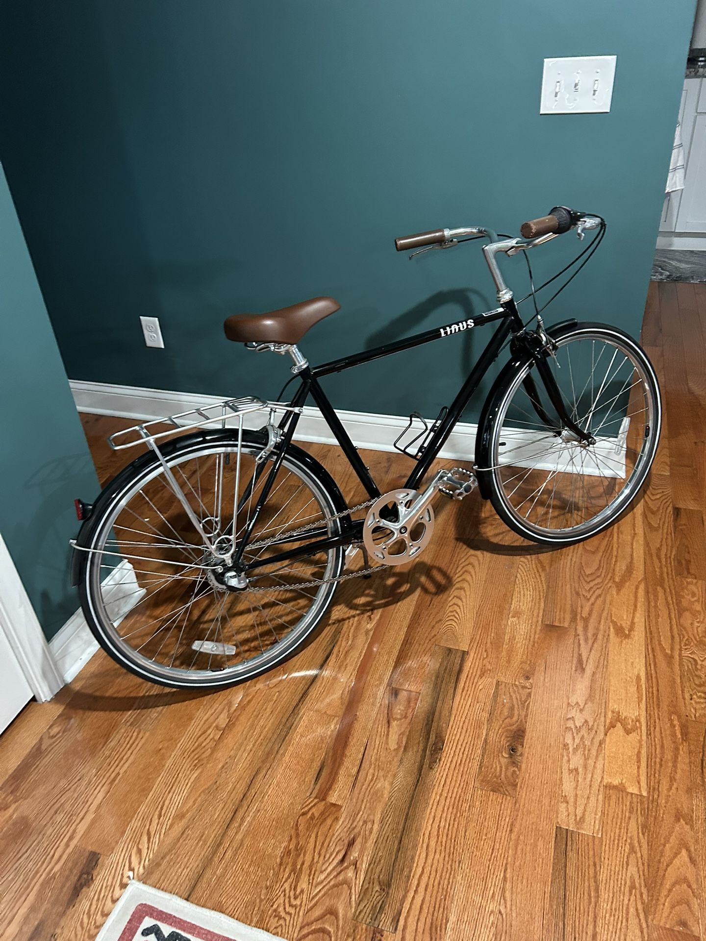 Black Linus 3 Speed bike
