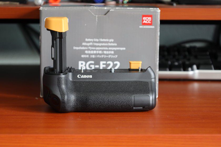 Canon EOS R Battery Grip BG-E22