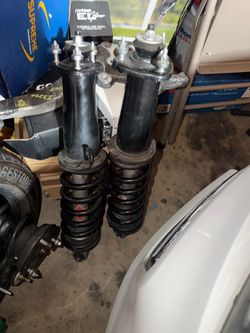 Lexus 2is rear KYB struts