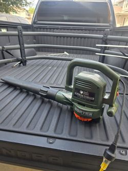 Leaf blower / Vacuum  (Corded) — Black & Decker