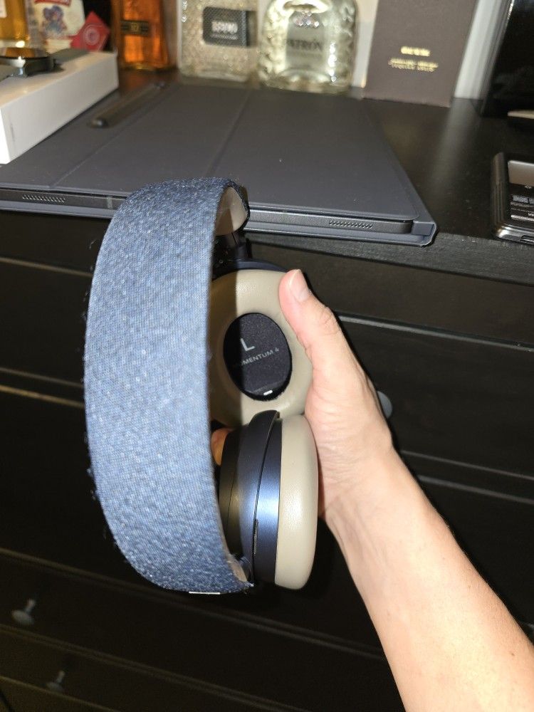 Senngeiser Momemtum 4 Headphones