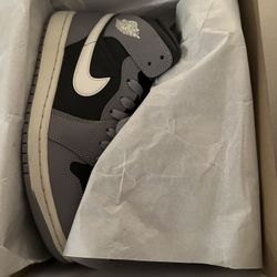 Jordan 1’s Mids 