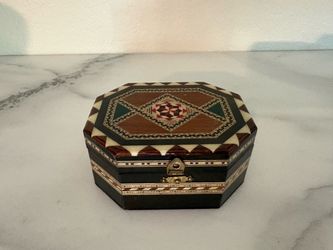 Trinket Box with Mirror Wood Inlay Design