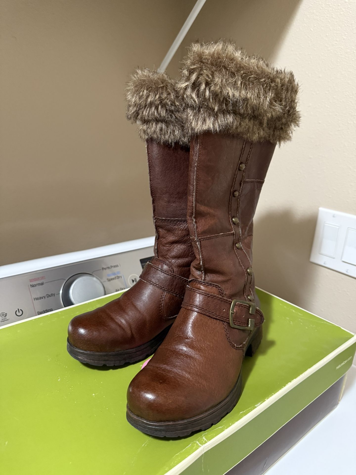 Naturalizer brown leather boots size 6 in excellent condition