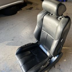2005 G35 Front Seats