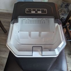 ZAFRO Countertop Ice Maker – Portable, Self-Cleaning, 9 Cubes in 6 Mins, 26.5lbs