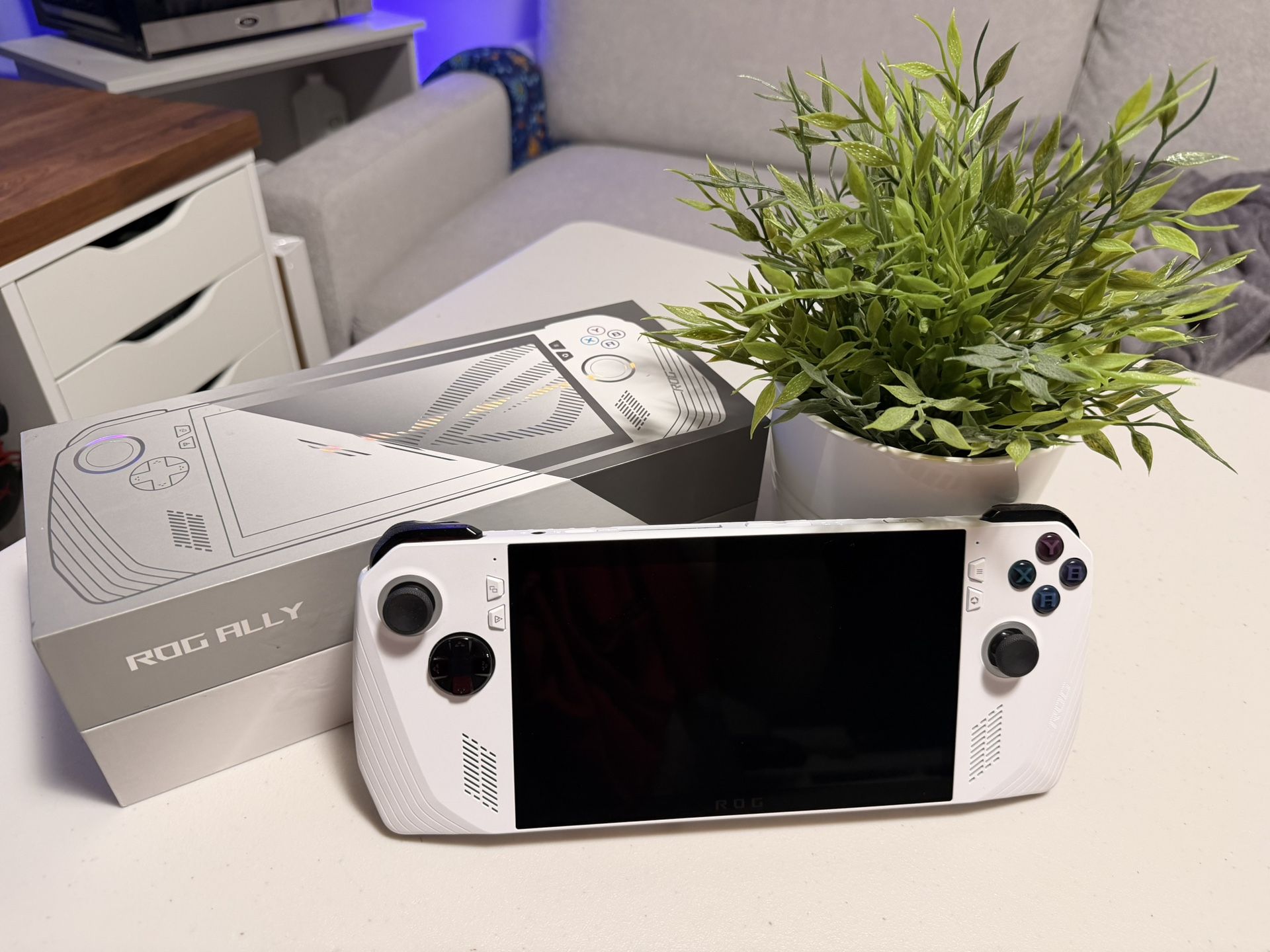 Asus Rog Ally Z1 Extreme (white) with Xbox Full Experience