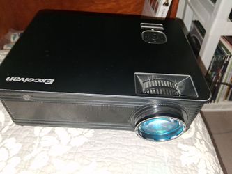 1080P HD PROJECTOR  WORKS GOOD  $60.00