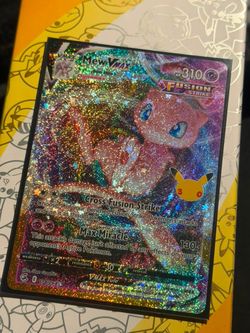 Mew VMAX 114/264 Fusion Strike Holo Pokemon Card