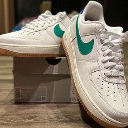 Women’s Air Force 1 ‘07 Size 8.5 Men
