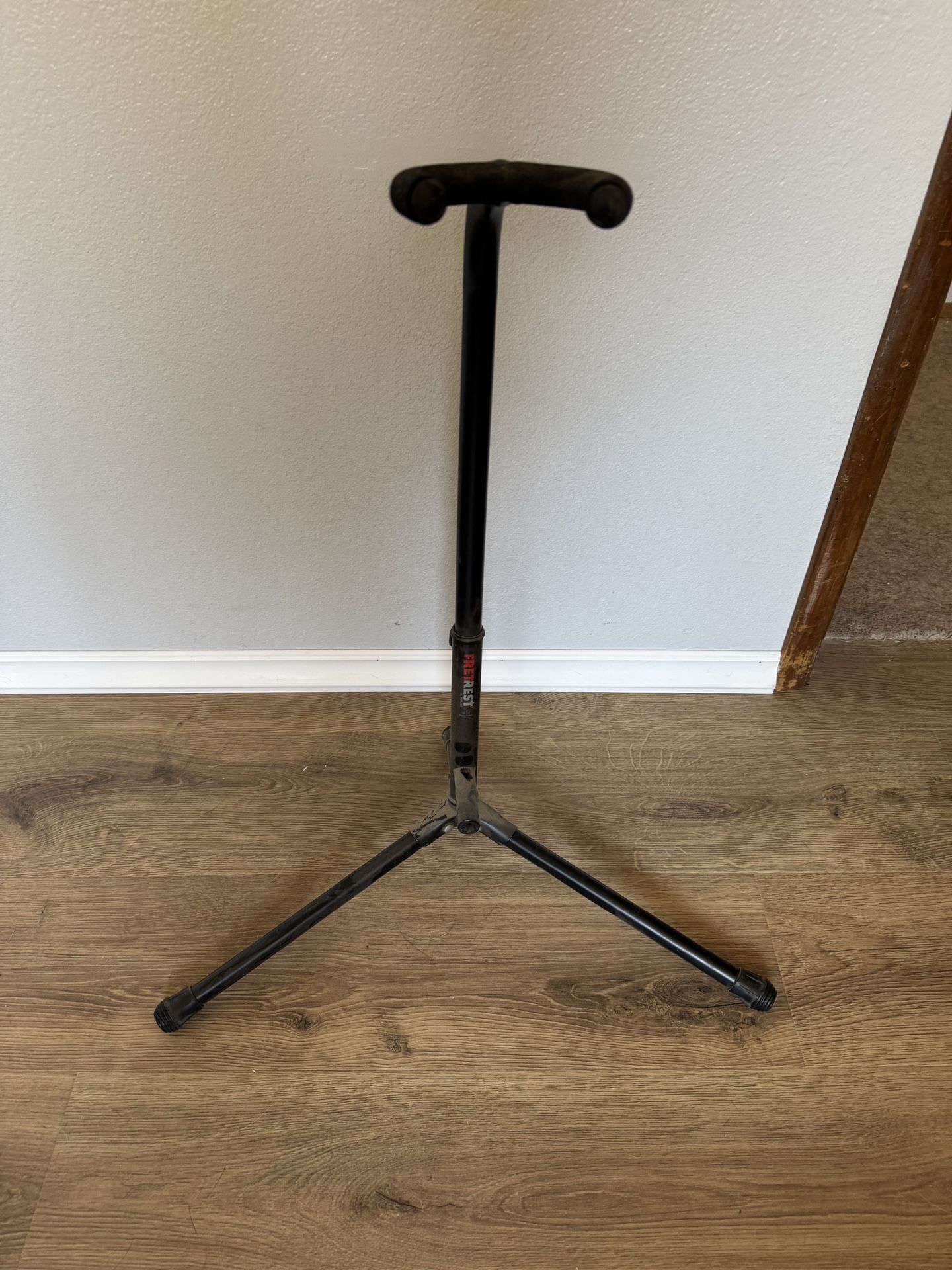 Guitar stand