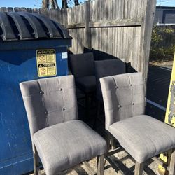 FREE CHAIRS COME SNAG EM 