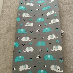 Baby diaper Changing Pad – Includes Waterproof Changing Liner and Safety Fastening Strap with Quick-Release Buckle + 2 covers additional