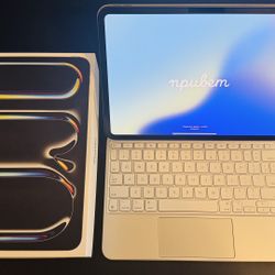 Ipad Pro M4 w Magic Keyboard