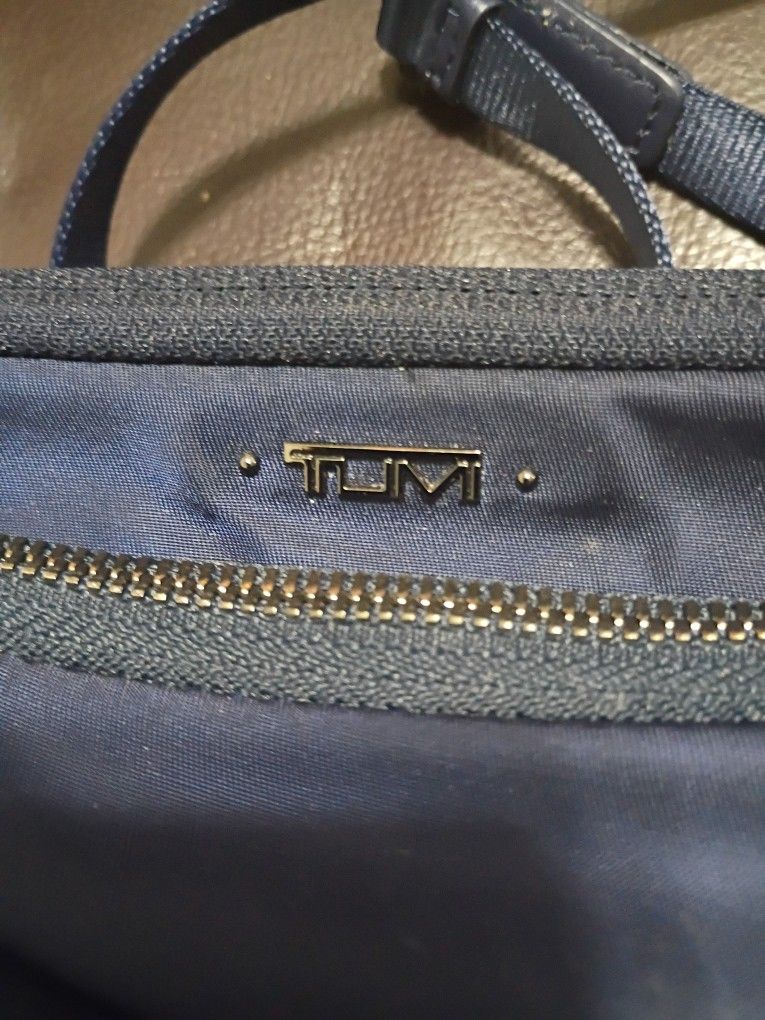 CROSSBODY TUMI BAG $30