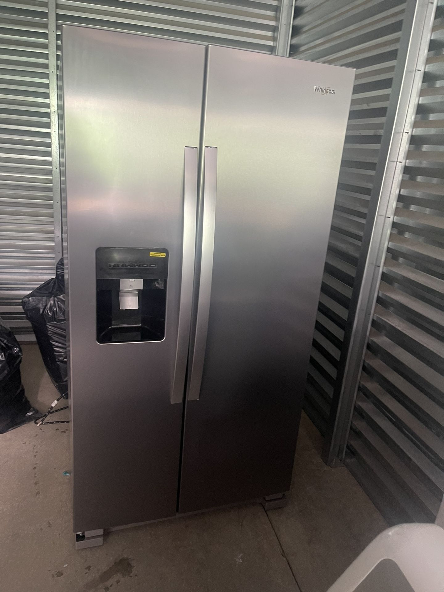 Good Refrigerator Like New