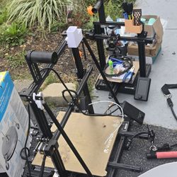  pair of 3D printers and accessories
