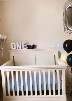 Beautiful Beige Davinci’ Crib – Excellent Condition