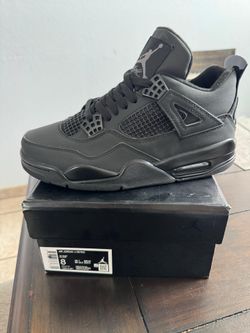 Black cats Jordan 4