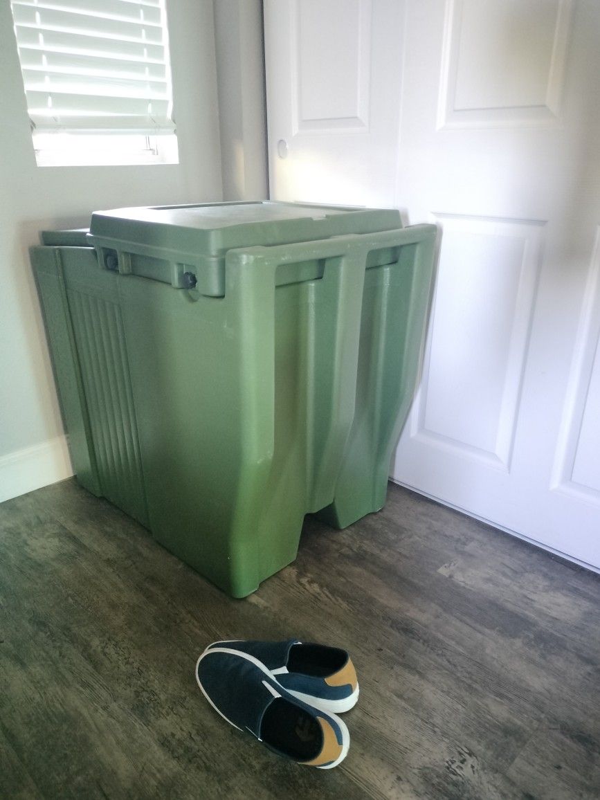 Cambro Ice Chest Food Storage 175 Lb Capacity