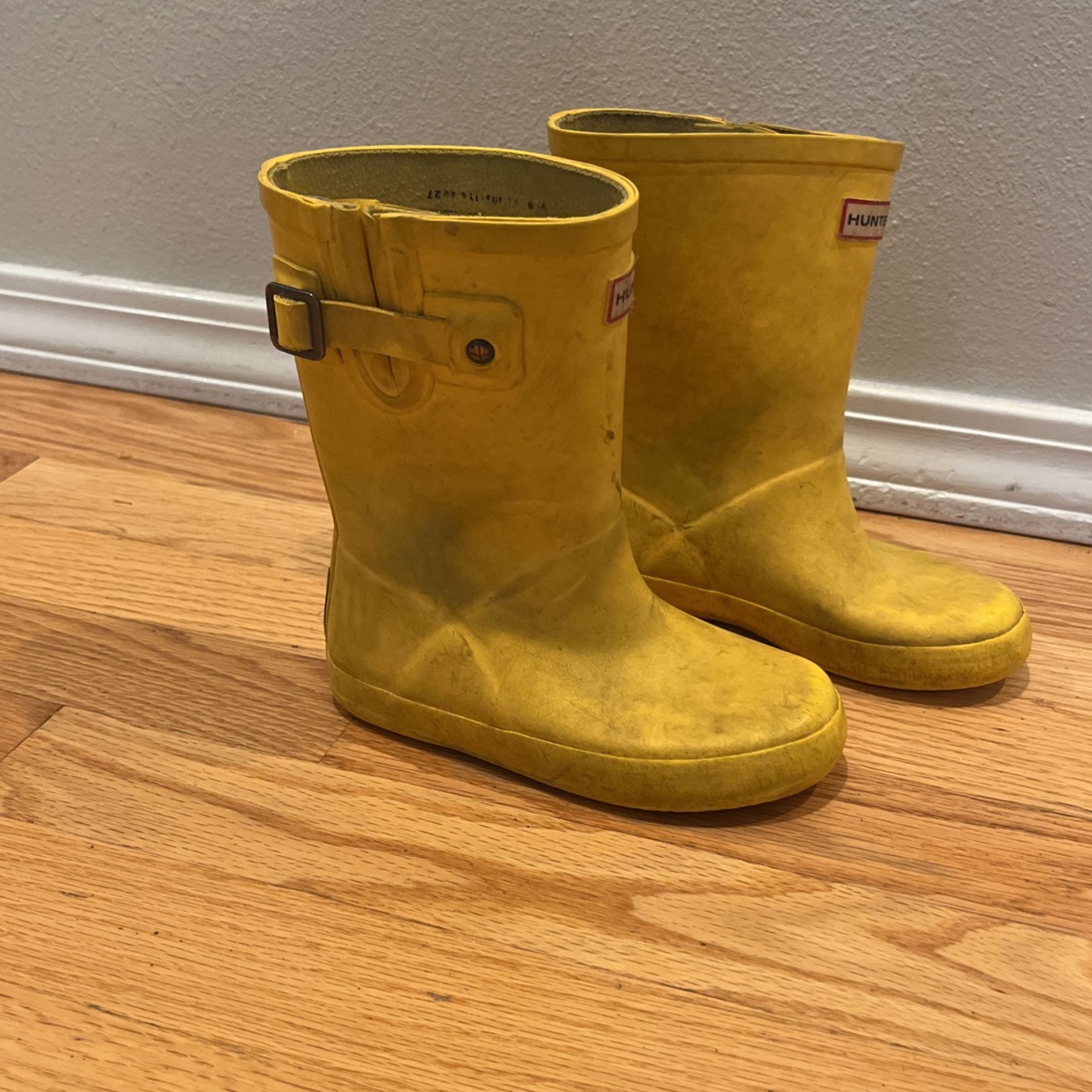 Hunter Rain Boots - 9 / Yellow