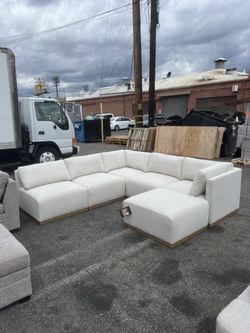 Henredon Murphy Fabric Modular Sectional with Ottoman