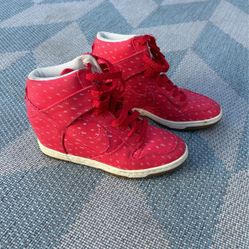 NIKE Wedge Shoe Size 6