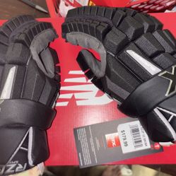 Brand New Never Worn STX SURGEON LACROSSE GLOVES SIZE MEDIUM 