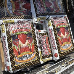 Strawberry Fields Fox Farm Potting Soil 1.5 Cub Ft Best Price!