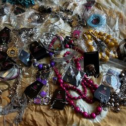 Bulk Lot of Paparazzi Jewelry – Necklaces, Bracelets & More!