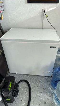 Magic Chef Chest Freezer – White – Works Great
