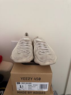 YEEZY SIZE 1.5Y