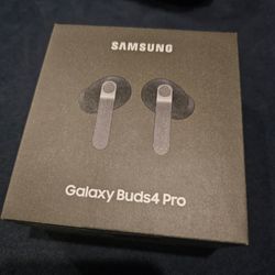 Samsung - Galaxy Buds4 Pro Wireless Earbud Headphones - Black