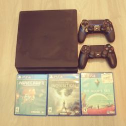 PS4 Slim, 2 Controllers, 3 Games