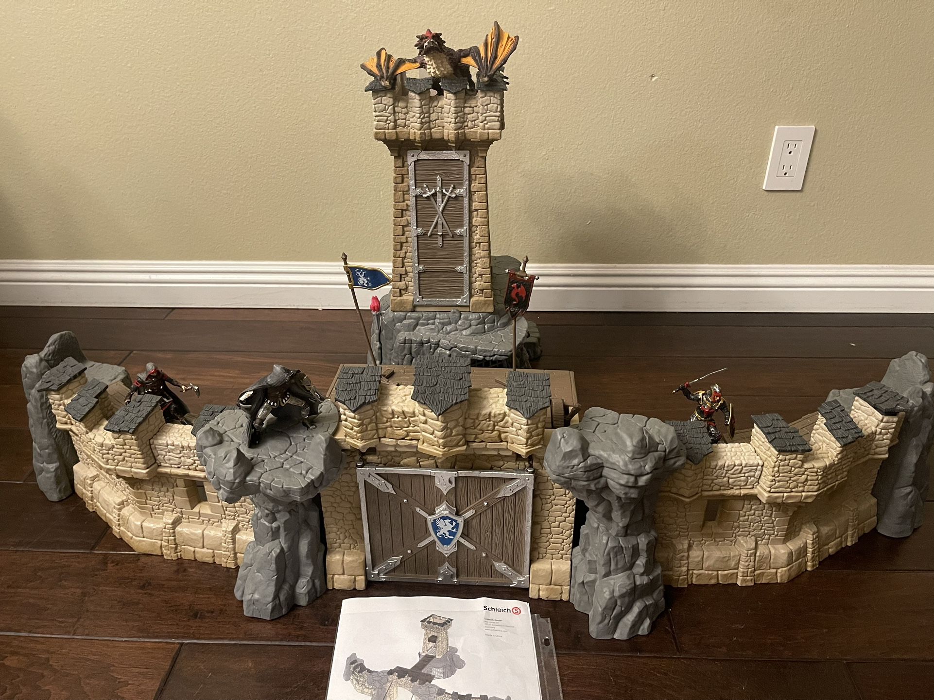 Schleich Big Knights Castle #42102 With Dragon