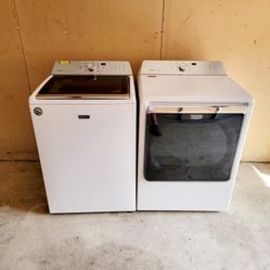 MAYTAG WASHER AND DRYER SET LIKE NEW 